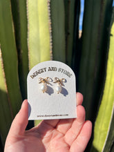 Load image into Gallery viewer, Bow/Pearl Studs
