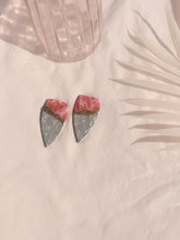 Load image into Gallery viewer, Large Dagger-Pink Quartz/Pearl
